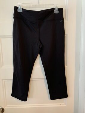 Joe Fresh Black Women's yoga capris